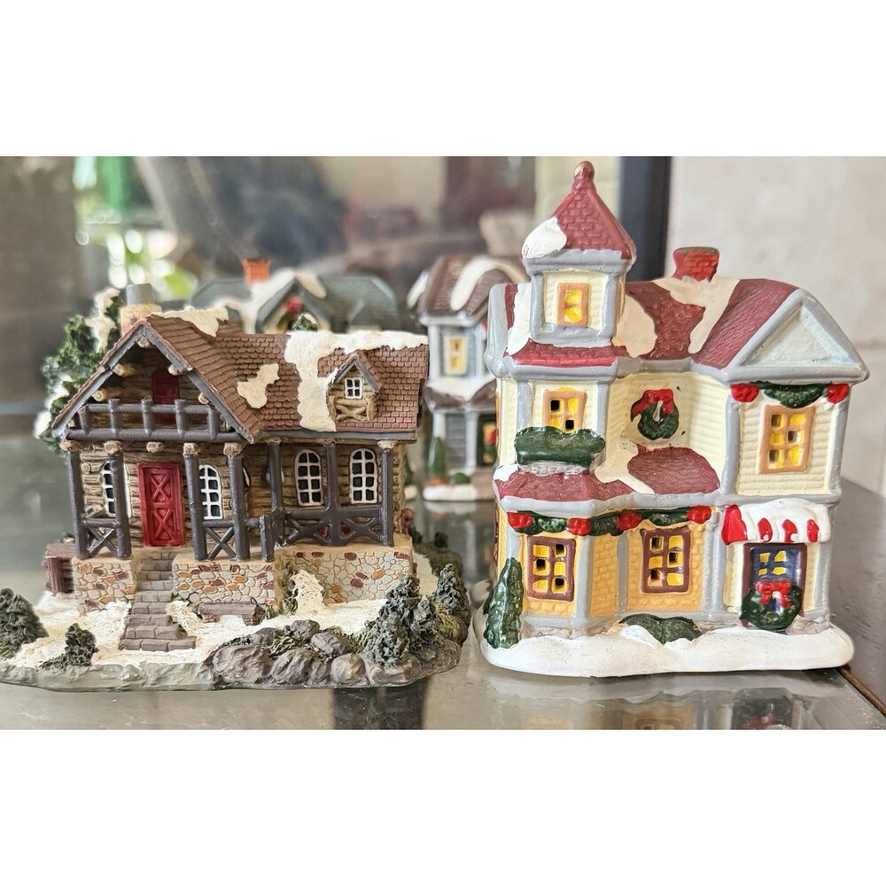Vintage Lot of 5 small Christmas Village Houses - approx 4.5" Tall - Picture 3 of 4